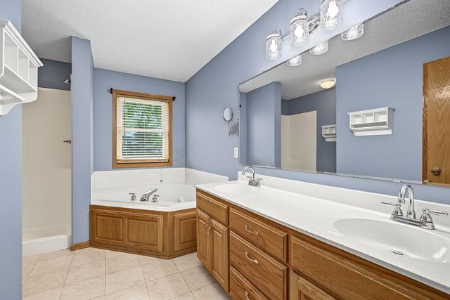 17452 Goodland Path, Lakeville, MN 55044