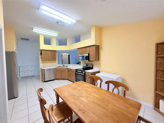 8415 CANTERBURY LAKE BOULEVARD, Tampa, FL 33619