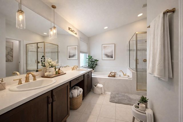 8415 CANTERBURY LAKE BOULEVARD, Tampa, FL 33619