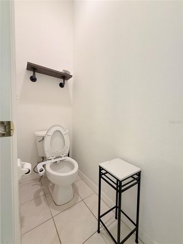 8415 CANTERBURY LAKE BOULEVARD, Tampa, FL 33619