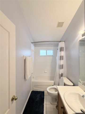 8415 CANTERBURY LAKE BOULEVARD, Tampa, FL 33619