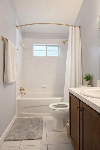 8415 CANTERBURY LAKE BOULEVARD, Tampa, FL 33619