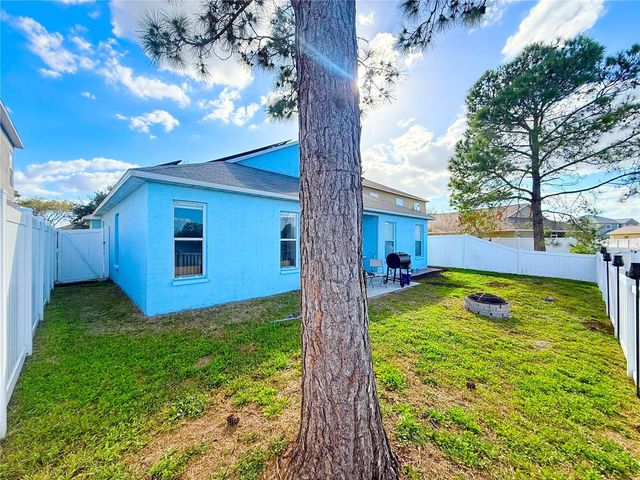 8415 CANTERBURY LAKE BOULEVARD, Tampa, FL 33619