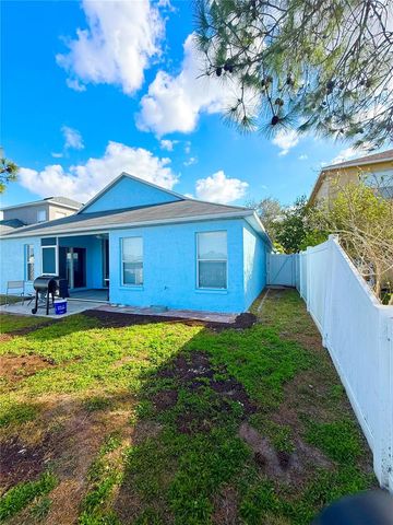 8415 CANTERBURY LAKE BOULEVARD, Tampa, FL 33619