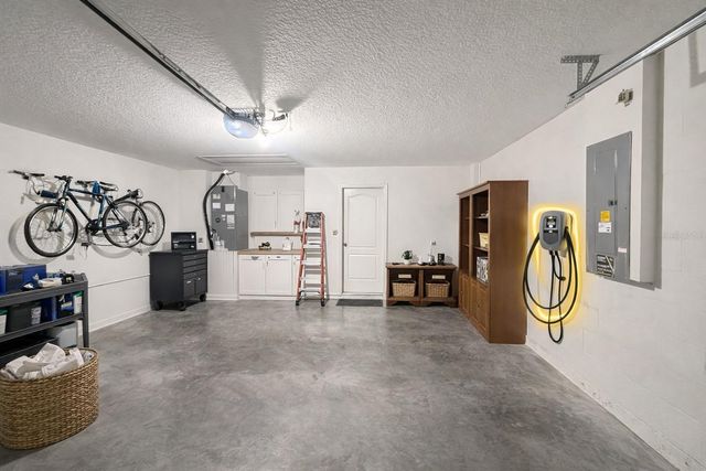 8415 CANTERBURY LAKE BOULEVARD, Tampa, FL 33619