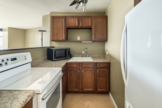 5415 N SHERIDAN Road 4412, Chicago, IL 60640