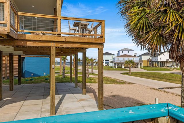 13002 Buccaneer Parkway, Freeport, TX 77541