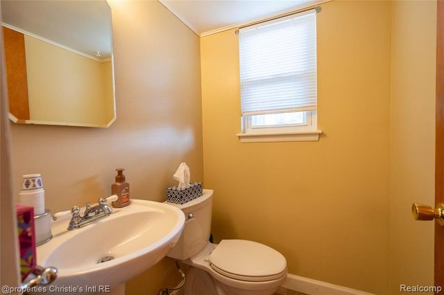 11675 Monsbrook Court, Sterling Heights, MI 48312