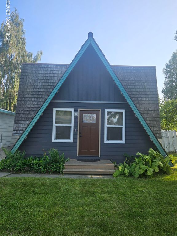 724 W 72nd Avenue, Anchorage, AK 99518