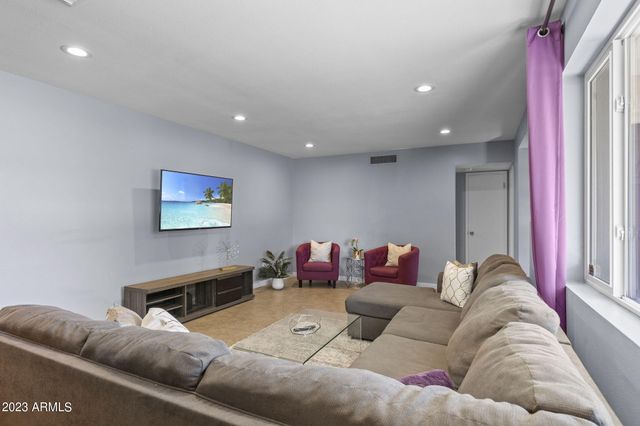 8308 E MINNEZONA Avenue, Scottsdale, AZ 85251
