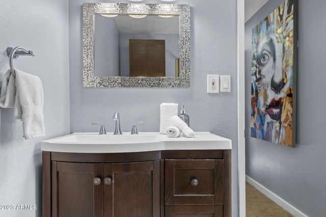 8308 E MINNEZONA Avenue, Scottsdale, AZ 85251