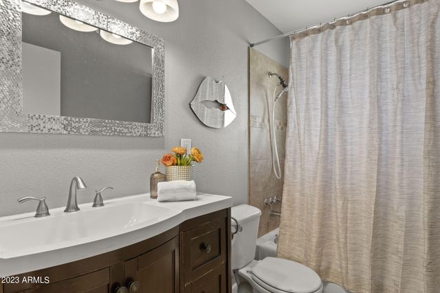 8308 E MINNEZONA Avenue, Scottsdale, AZ 85251