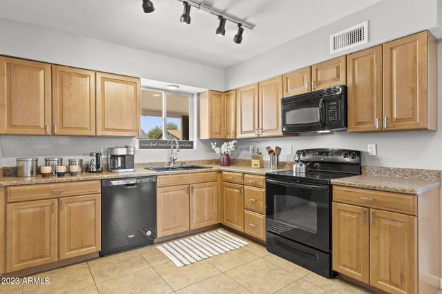 8308 E MINNEZONA Avenue, Scottsdale, AZ 85251