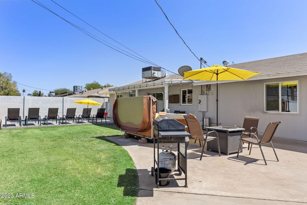 8308 E MINNEZONA Avenue, Scottsdale, AZ 85251