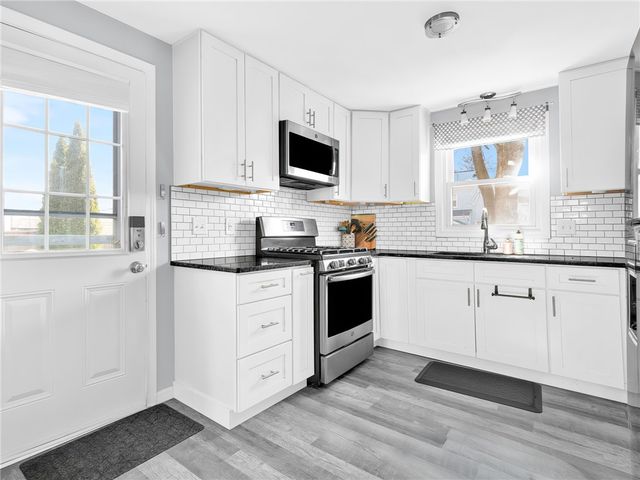 32 Hamlin Avenue, Warwick, RI 02889