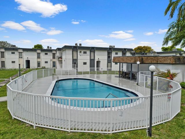 7220 SW 94th Pl G3, Miami, FL 33173