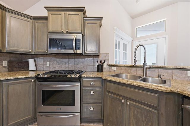 16616 La Paloma Lane, Edmond, OK 73012