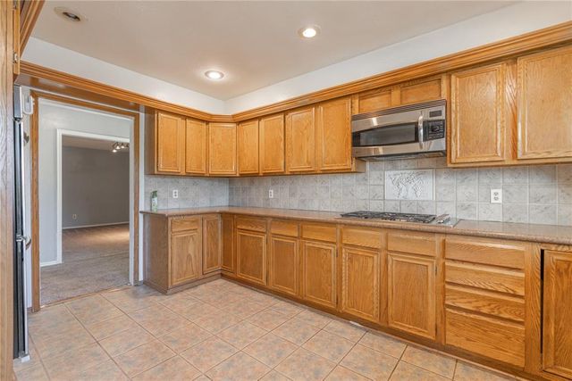 6209 Inland Road, Warr Acres, OK 73132