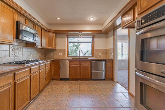 6209 Inland Road, Warr Acres, OK 73132
