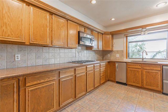 6209 Inland Road, Warr Acres, OK 73132