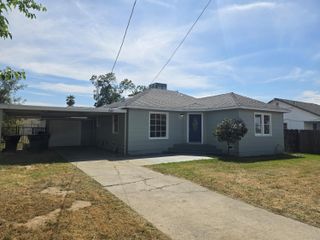 743 W Kern Avenue, Tulare, CA 93274