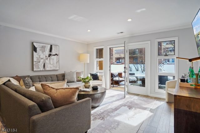 6 Mews Ln, South Orange Village Twp., NJ 07079