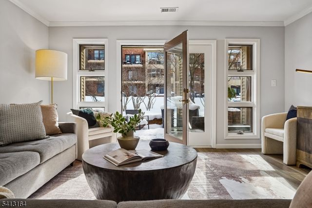 6 Mews Ln, South Orange Village Twp., NJ 07079