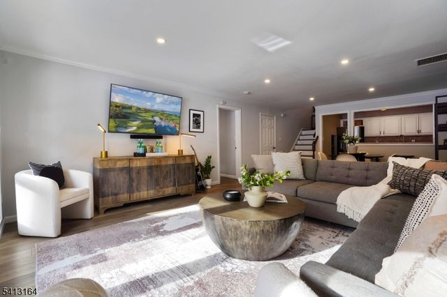 6 Mews Ln, South Orange Village Twp., NJ 07079