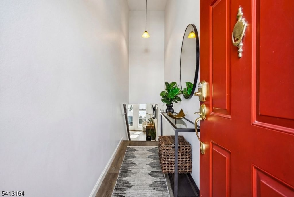 6 Mews Ln, South Orange Village Twp., NJ 07079