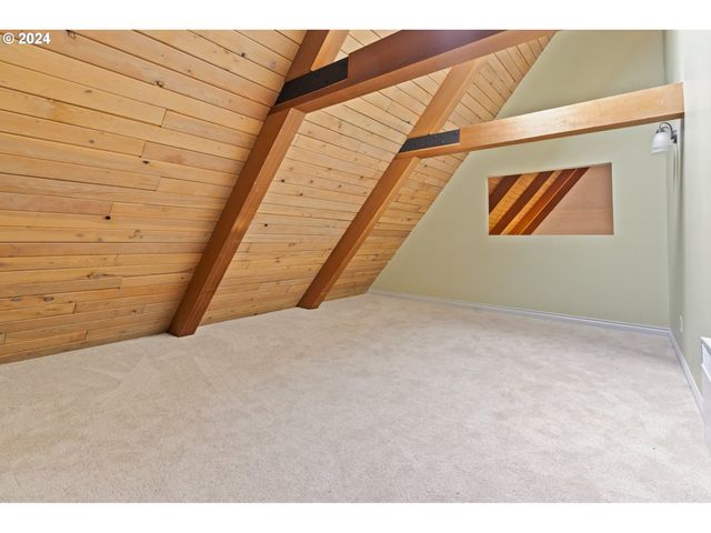 712 Ne EATON Ct, Castle Rock, WA 98611