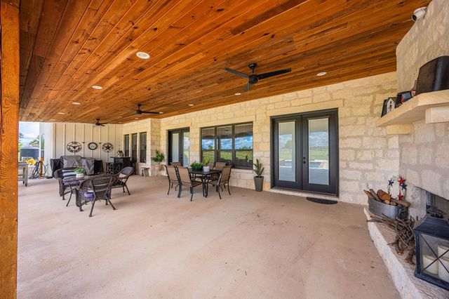 115 Tracks Trail, Center Point, TX 78010