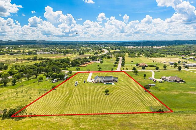 115 Tracks Trail, Center Point, TX 78010