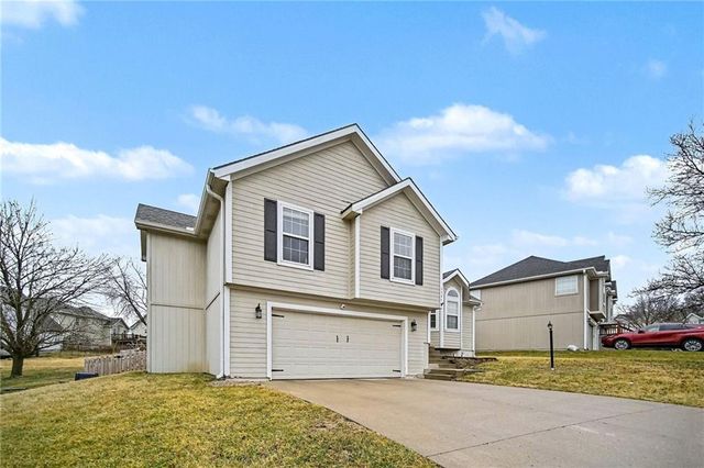 5504 Long View Drive, St Joseph, MO 64503