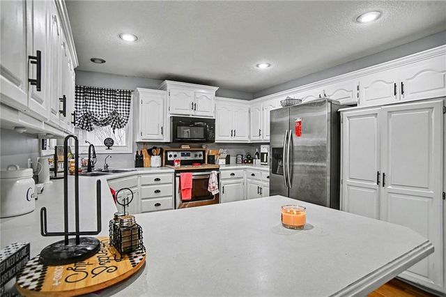 5504 Long View Drive, St Joseph, MO 64503