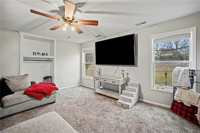 5504 Long View Drive, St Joseph, MO 64503