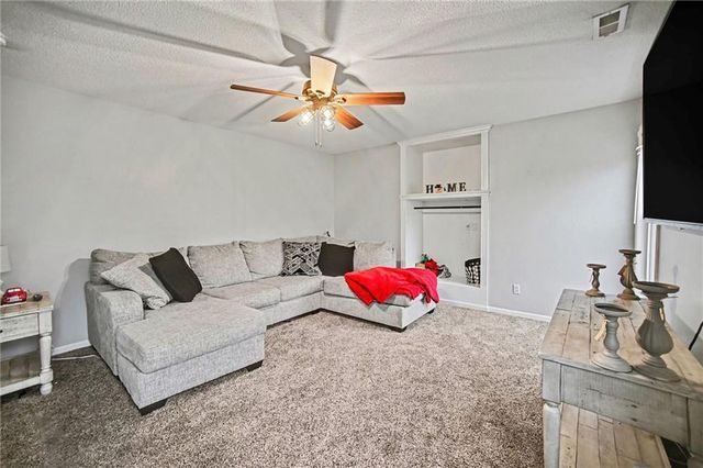 5504 Long View Drive, St Joseph, MO 64503