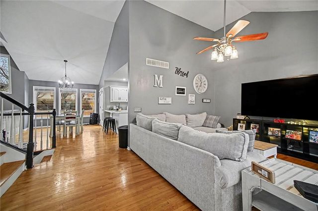 5504 Long View Drive, St Joseph, MO 64503