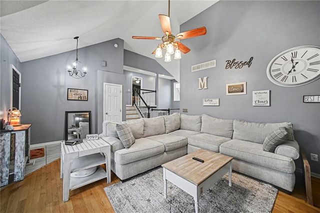 5504 Long View Drive, St Joseph, MO 64503