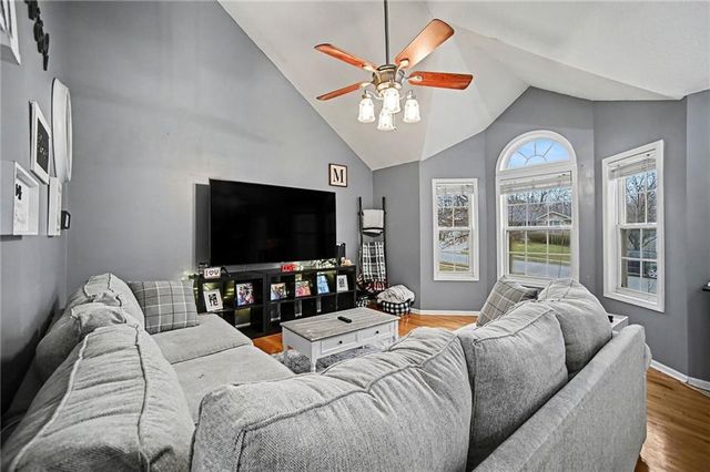 5504 Long View Drive, St Joseph, MO 64503