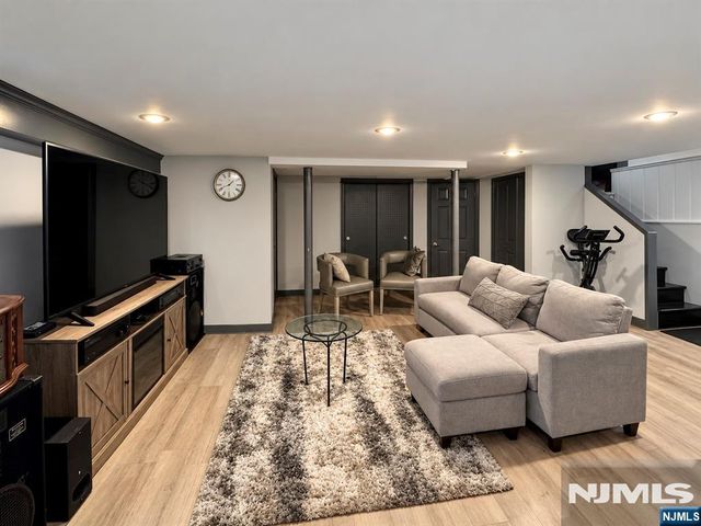 34 Hudson Avenue, Maplewood, NJ 07040