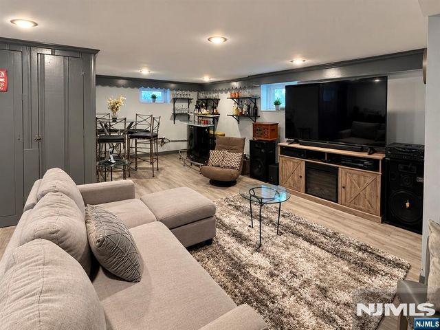 34 Hudson Avenue, Maplewood, NJ 07040