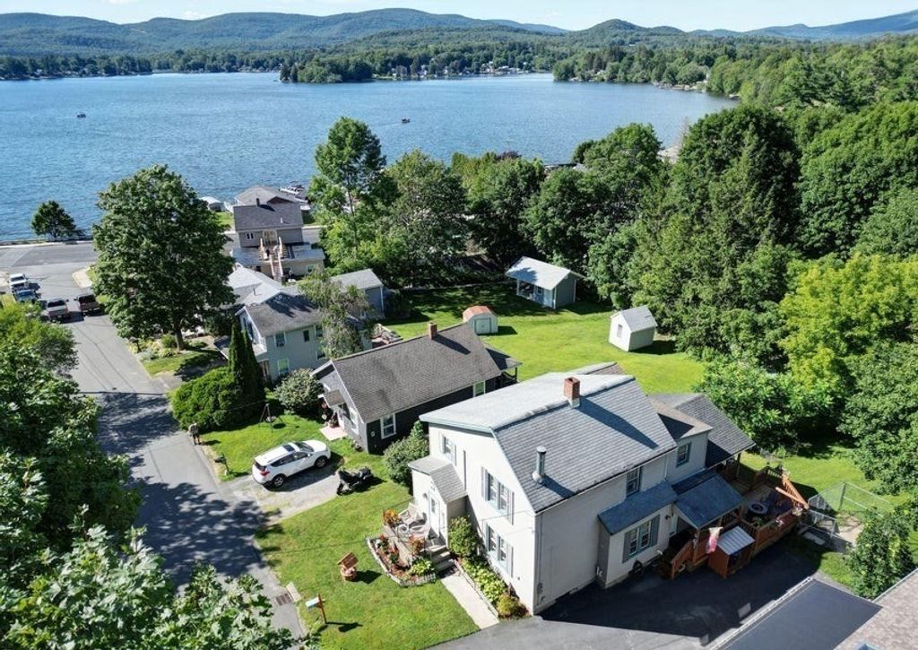 25 Yarmouth St, Pittsfield, MA 01201