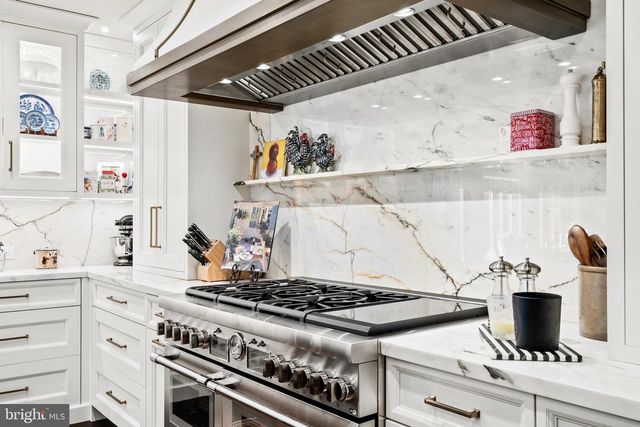 1241 RIDGEWOOD RD, Bryn Mawr, PA 19010