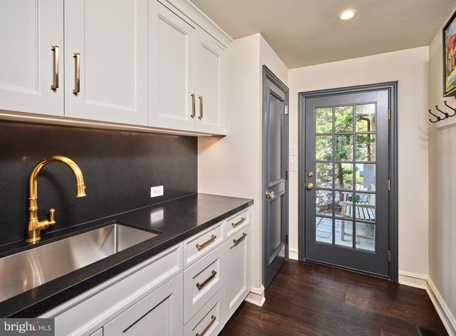 1241 RIDGEWOOD RD, Bryn Mawr, PA 19010