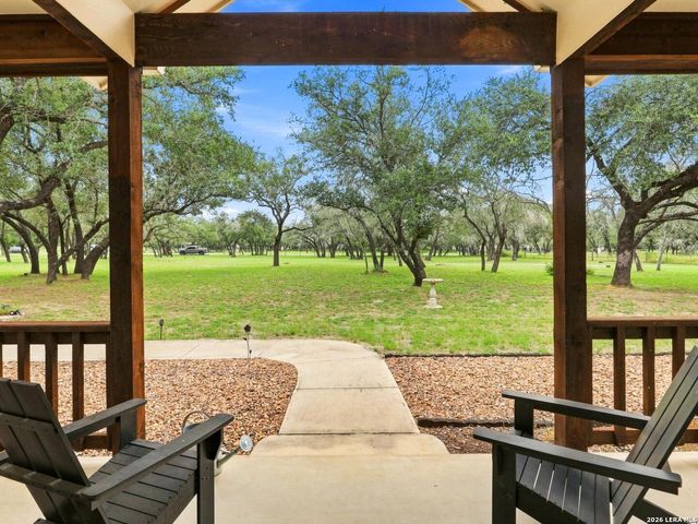316 GOVERNORS DR, Floresville, TX 78114