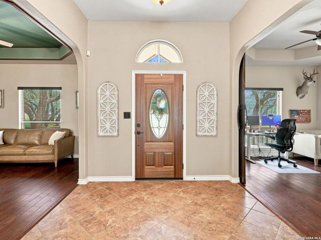 316 GOVERNORS DR, Floresville, TX 78114