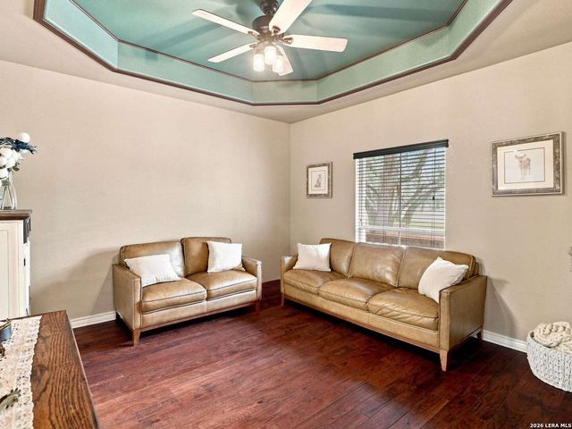 316 GOVERNORS DR, Floresville, TX 78114