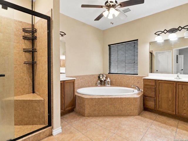 316 GOVERNORS DR, Floresville, TX 78114