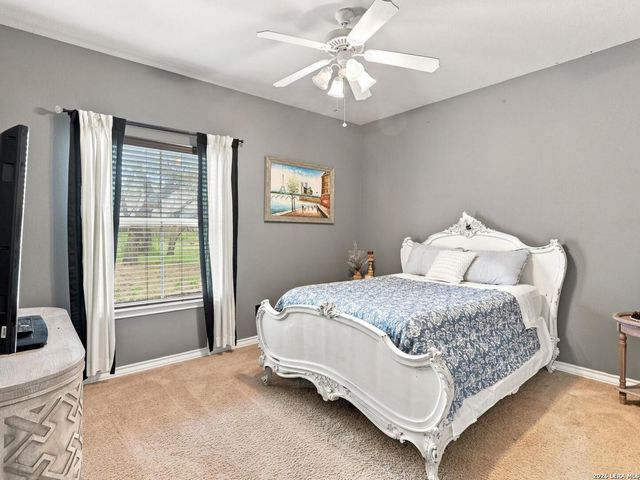 316 GOVERNORS DR, Floresville, TX 78114