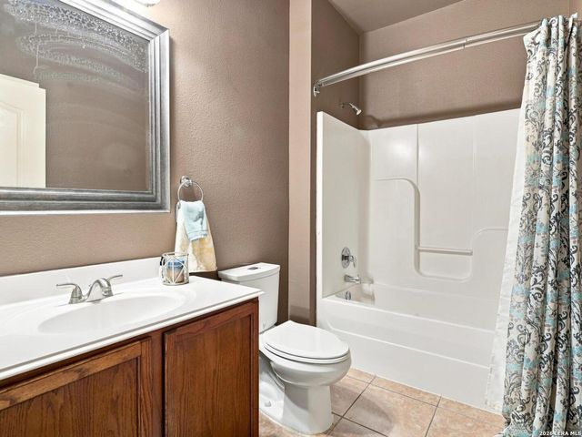 316 GOVERNORS DR, Floresville, TX 78114